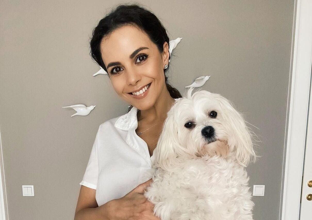 Настя Каменських і її собачка Мімі Настя Каменських і її собачка Мімі