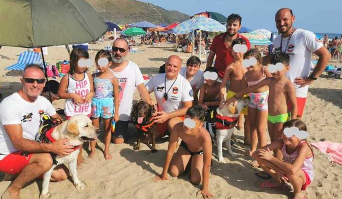 В Італії собаки врятували 14 людей у морі: подробиці інциденту