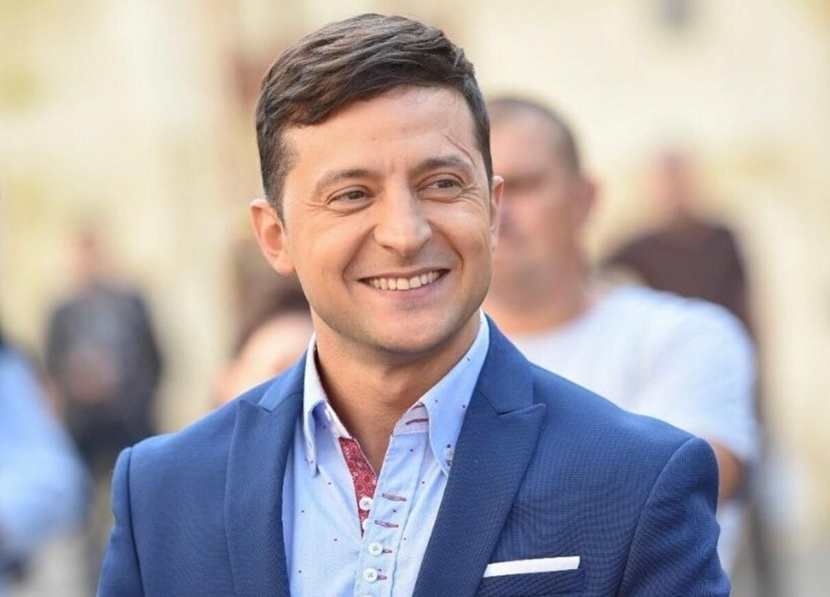 Кто-то тренируется, а кто-то отдыхает, – Зеленский показал фото с любимцем и штангой Кто-то тренируется, а кто-то отдыхает, – Зеленский показал фото с любимцем и штангой