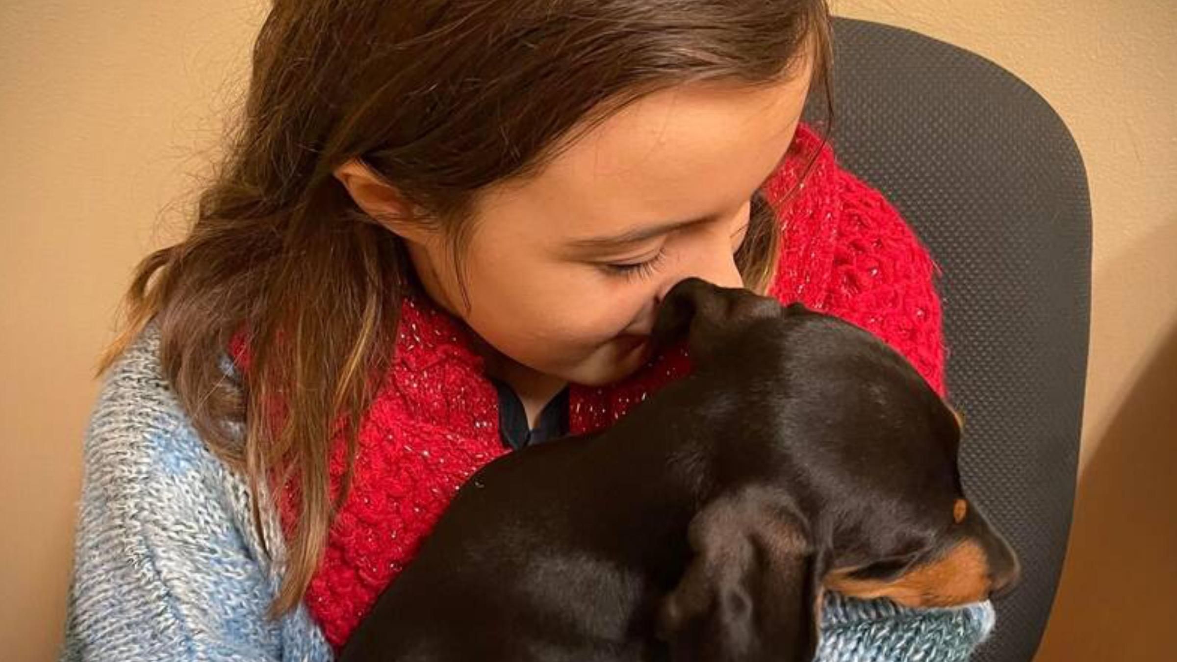 Поборола страх перед врачами: как пес помог девочке с аутизмом - Pets