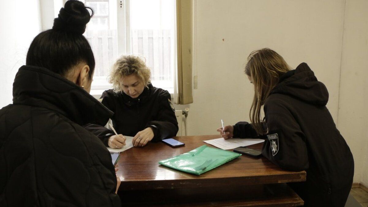 Поліцейські притягнули до адмінвідповідальності франківку, яка жорстоко поводилася з єнотом Поліцейські притягнули до адмінвідповідальності франківку, яка жорстоко поводилася з єнотом