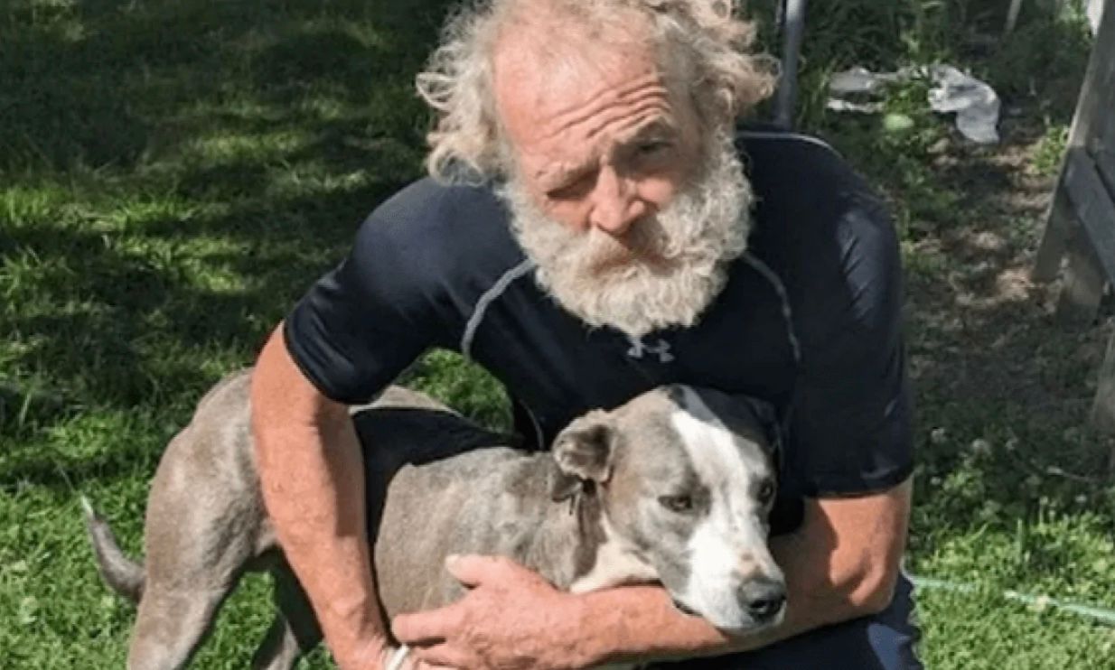 Брендон Гарретт зі своїм вірним псом Брендон Гарретт зі своїм вірним псом