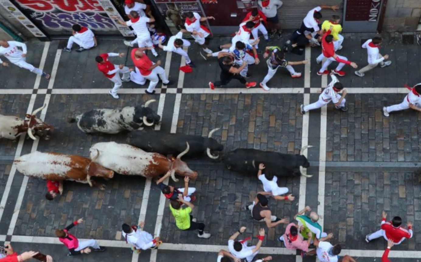 Під час забігу биків в Іспанії 6 людей отримали травми Під час забігу биків в Іспанії 6 людей отримали травми